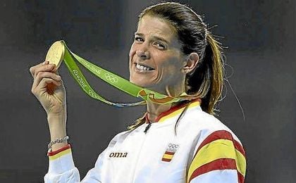 Ruth Beitia muestra orgullosa su medalla de oro. Ruth Beitia muestra orgullosa su medalla de oro.