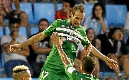 El hispalense celebró su gol por todo lo alto. El hispalense celebró su gol por todo lo alto.