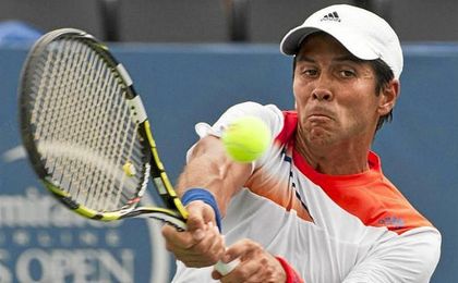 Verdasco, efectuando un revés. Verdasco, efectuando un revés.
