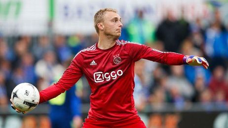 Jasper Cillessen de 27 años llega al Barça para disputar la Copa del Rey. Jasper Cillessen de 27 años llega al Barça para disputar la Copa del Rey.