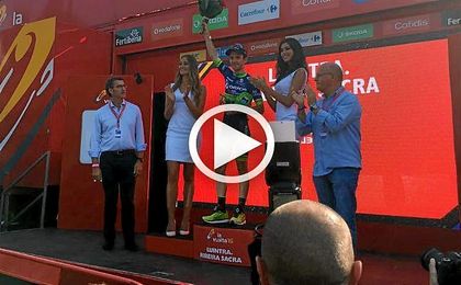 Simon Yates, en el podio. Simon Yates, en el podio.