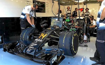 Alonso tan solo pudo rodar tres vueltas de instalación sin marcar tiempos. Alonso tan solo pudo rodar tres vueltas de instalación sin marcar tiempos.