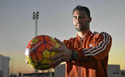 Iborra, capitán del Sevilla, seguirá vistiendo de blanquirrojo. Iborra, capitán del Sevilla, seguirá vistiendo de blanquirrojo.