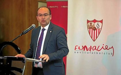 José Castro, en un acto del Sevilla F.C. José Castro, en un acto del Sevilla F.C.