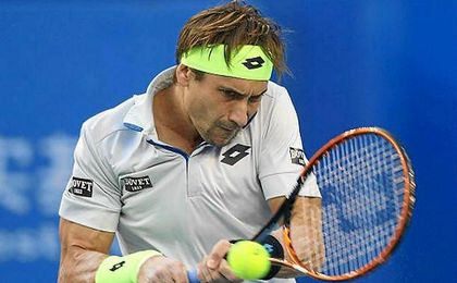 David Ferrer golpea una bola en el Abierto de Pekín. David Ferrer golpea una bola en el Abierto de Pekín.
