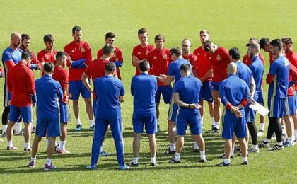 España mide el crecimiento de Albania en un duelo clave por el liderato España mide el crecimiento de Albania en un duelo clave por el liderato