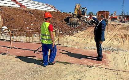 José Castro visitó las obras de la ciudad deportiva. José Castro visitó las obras de la ciudad deportiva.