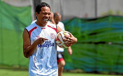 Carlos Bacca ha estado varios días en Sevilla visitando a sus excompañeros. Carlos Bacca ha estado varios días en Sevilla visitando a sus excompañeros.