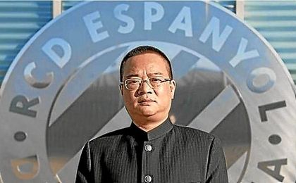 Chen Yansheng quiere fichar a un jugador chino para el Espanyol. Chen Yansheng quiere fichar a un jugador chino para el Espanyol.