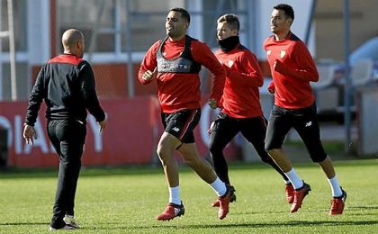 Al zaguero francés no le faltan pretendientes. Al zaguero francés no le faltan pretendientes.