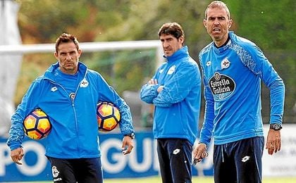 Garitano, durante un entrenamiento del Deportivo. Garitano, durante un entrenamiento del Deportivo.