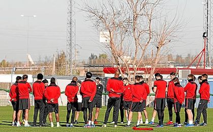 Antes del partidillo, la primera plantilla tuvo una charla. Antes del partidillo, la primera plantilla tuvo una charla.