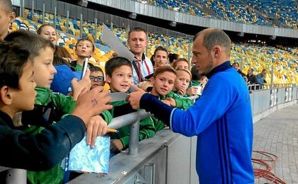 Salenko sale en defensa de Zozulya Salenko sale en defensa de Zozulya