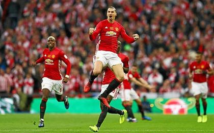 Ibrahimovic da al United de Mourinho su quinta Capital One Cup Ibrahimovic da al United de Mourinho su quinta Capital One Cup