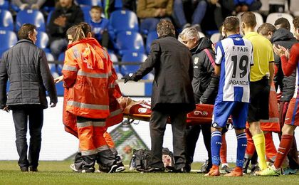 Momento en el que Torres abandona el césped de Riazor. Momento en el que Torres abandona el césped de Riazor.