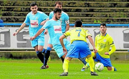 Javi Forján, en segundo plano, ha pasado a tener un acompañante arriba. Javi Forján, en segundo plano, ha pasado a tener un acompañante arriba.