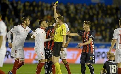 Kranevitter protesta al colegiado la tarjeta amarilla que recibió Kranevitter protesta al colegiado la tarjeta amarilla que recibió