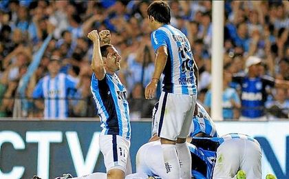 Fútbol argentino vuelve a la actividad tras acuerdo entre jugadores y clubes Fútbol argentino vuelve a la actividad tras acuerdo entre jugadores y clubes