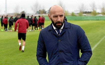 Palotta espera en Londres una respuesta de Monchi Palotta espera en Londres una respuesta de Monchi