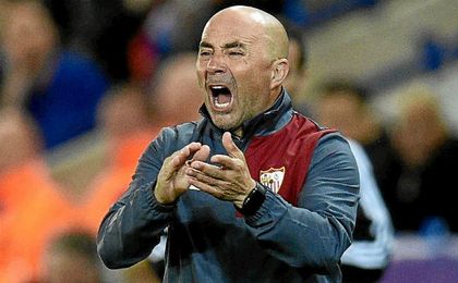 Sampaoli, ayer en la banda del King Power Stadium. Sampaoli, ayer en la banda del King Power Stadium.