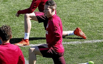 Gameiro vuelve a entrenarse con el grupo, Giménez no se ejercita Gameiro vuelve a entrenarse con el grupo, Giménez no se ejercita