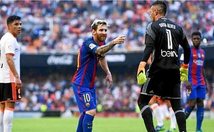 Diego Alves: "Messi, Neymar y Suárez son los tres temibles" Diego Alves: "Messi, Neymar y Suárez son los tres temibles"