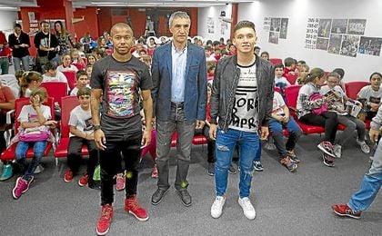 Antonio Álvarez, en un acto reciente con Mariano y Kranevitter. Antonio Álvarez, en un acto reciente con Mariano y Kranevitter.