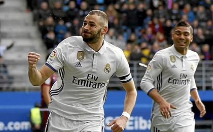 Karim Benzema celebrando un tanto. Karim Benzema celebrando un tanto.
