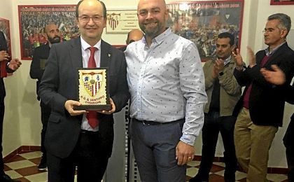 José Castro, en el homenaje a Monchi en la peña de Casariche. José Castro, en el homenaje a Monchi en la peña de Casariche.