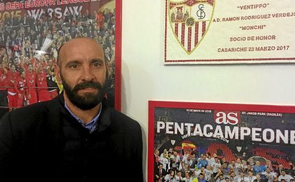 Monchi, en la peña de Casariche. Monchi, en la peña de Casariche.