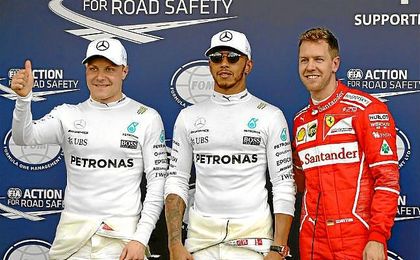 Hamilton se lleva la primera ´pole´ de la temporada en Australia. Hamilton se lleva la primera ´pole´ de la temporada en Australia.