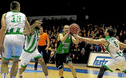 La ´Penya´ gana a base de intensidad a un decepcionante Betis. La ´Penya´ gana a base de intensidad a un decepcionante Betis.