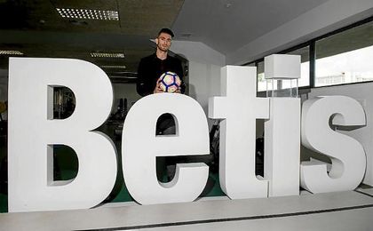 Cristiano Piccini posa para la cámara de ESTADIO Deportivo. Cristiano Piccini posa para la cámara de ESTADIO Deportivo.