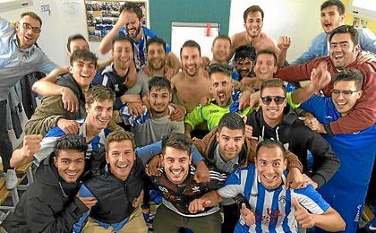 El UP Viso celebró a lo grande su victoria ante el Cartaya por 1-0 con un gol en el 94´. El UP Viso celebró a lo grande su victoria ante el Cartaya por 1-0 con un gol en el 94´.