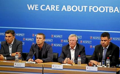 Ruenión de entrenadores de la UEFA. En la imagen, Lupescu, Rebrov, Fergusson y Pinto. Ruenión de entrenadores de la UEFA. En la imagen, Lupescu, Rebrov, Fergusson y Pinto.