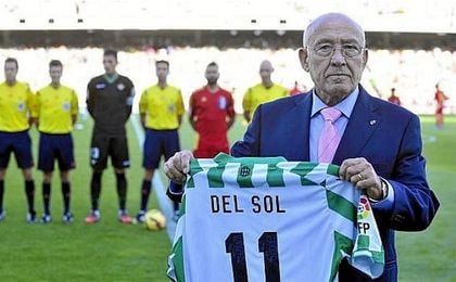 El Betis y la Juve felicitan a Luis 'Settepulmoni' del Sol por su cumpleaños El Betis y la Juve felicitan a Luis 'Settepulmoni' del Sol por su cumpleaños