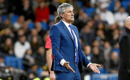 Quique Setién anunció hace algunas semanas que no seguirá en Las Palmas el próximo curso. Quique Setién anunció hace algunas semanas que no seguirá en Las Palmas el próximo curso.