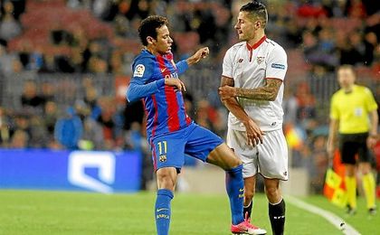 Neymar desesperó al canario en el Camp Nou. Neymar desesperó al canario en el Camp Nou.