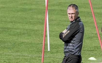 El Granada destituye a Lucas Alcaraz y nombra a Tony Adams como su sustituto El Granada destituye a Lucas Alcaraz y nombra a Tony Adams como su sustituto