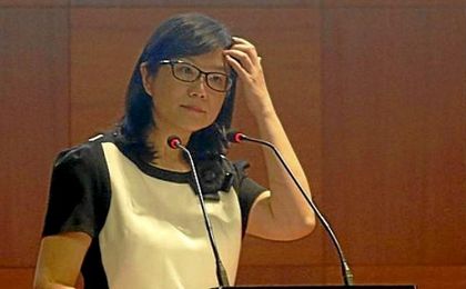 Layhoon Chan presenta su dimisión como presidenta del Valencia. Layhoon Chan presenta su dimisión como presidenta del Valencia.