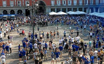 Los hooligans del Leicester, en la Plaza Mayor. Los hooligans del Leicester, en la Plaza Mayor.