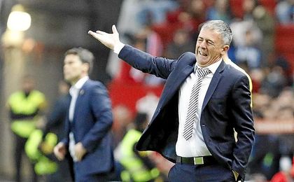 Alcaraz ha dejado el Granada por tercera vez. Alcaraz ha dejado el Granada por tercera vez.
