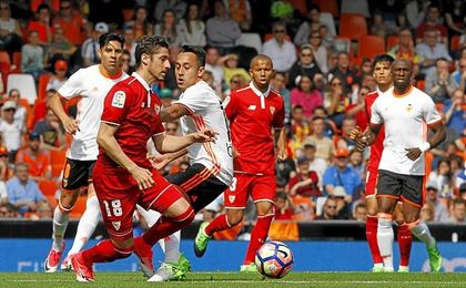 Escudero rozó el gol con un gran zurdazo. Escudero rozó el gol con un gran zurdazo.