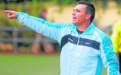 Andrés Castellano ´Rarra´, entrenador de La Barrera, durante un encuentro. Andrés Castellano ´Rarra´, entrenador de La Barrera, durante un encuentro.
