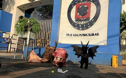 La bruja Zulema quiere acabar con el mal fario. La bruja Zulema quiere acabar con el mal fario.
