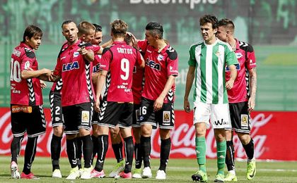 El primer gol de Pardo con el Betis no sirvió para nada. El primer gol de Pardo con el Betis no sirvió para nada.