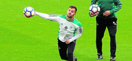 Durmisi se entrena con el Betis. Durmisi se entrena con el Betis.