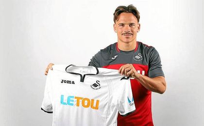 El centrocampista canario ha fichado por el Swansea. El centrocampista canario ha fichado por el Swansea.