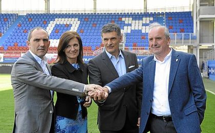 Acuerdo del Eibar con su director deportivo. Acuerdo del Eibar con su director deportivo.