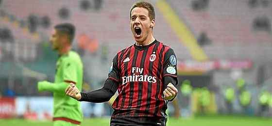 Pasalic, con la camiseta del Milan, donde jugó la pasada temporada. Pasalic, con la camiseta del Milan, donde jugó la pasada temporada.